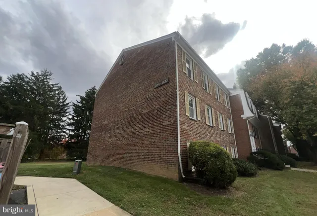 $170,000 | 794 Quince Orchard Boulevard, Unit T1, Gaithersburg, MD 20878