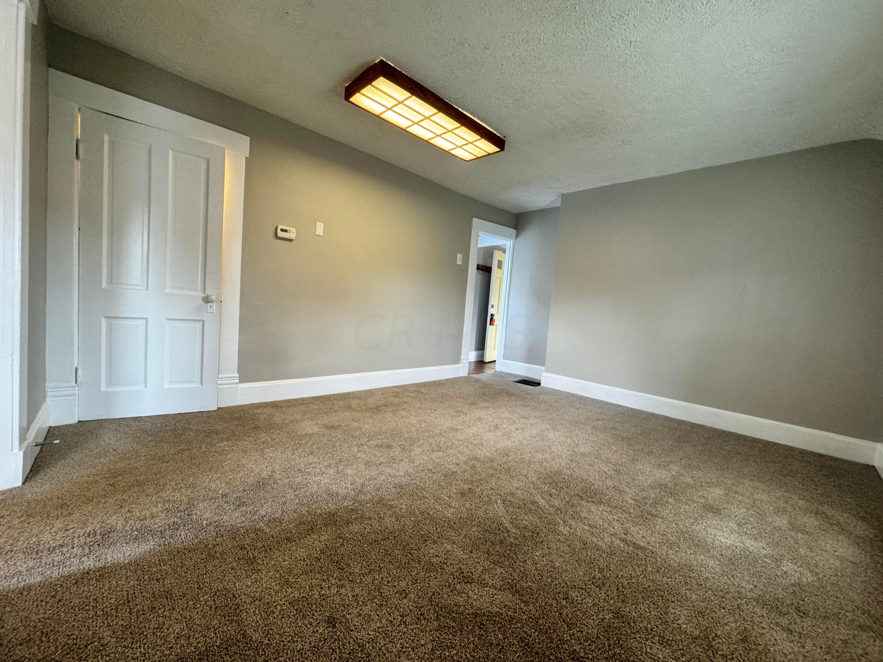47 West Pacemont Road Columbus, OH 43202 - Photo 9 of 16 Living Room