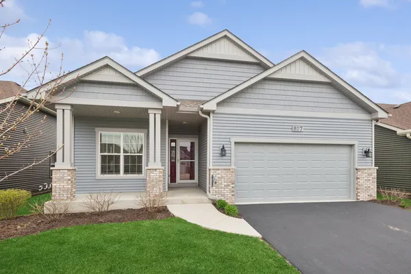$389,900 | 807 Alexandra Lane, Yorkville, IL 60560