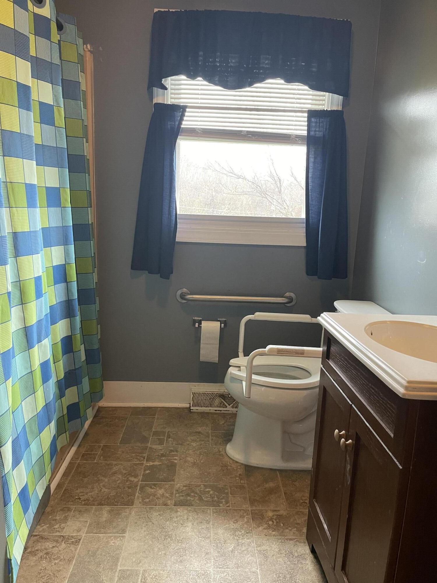579 Fraley Avenue Duffield, VA 24244 - Photo 12 of 23 8DD98CEC-01CE-49F7-B8B8-502C824ED186