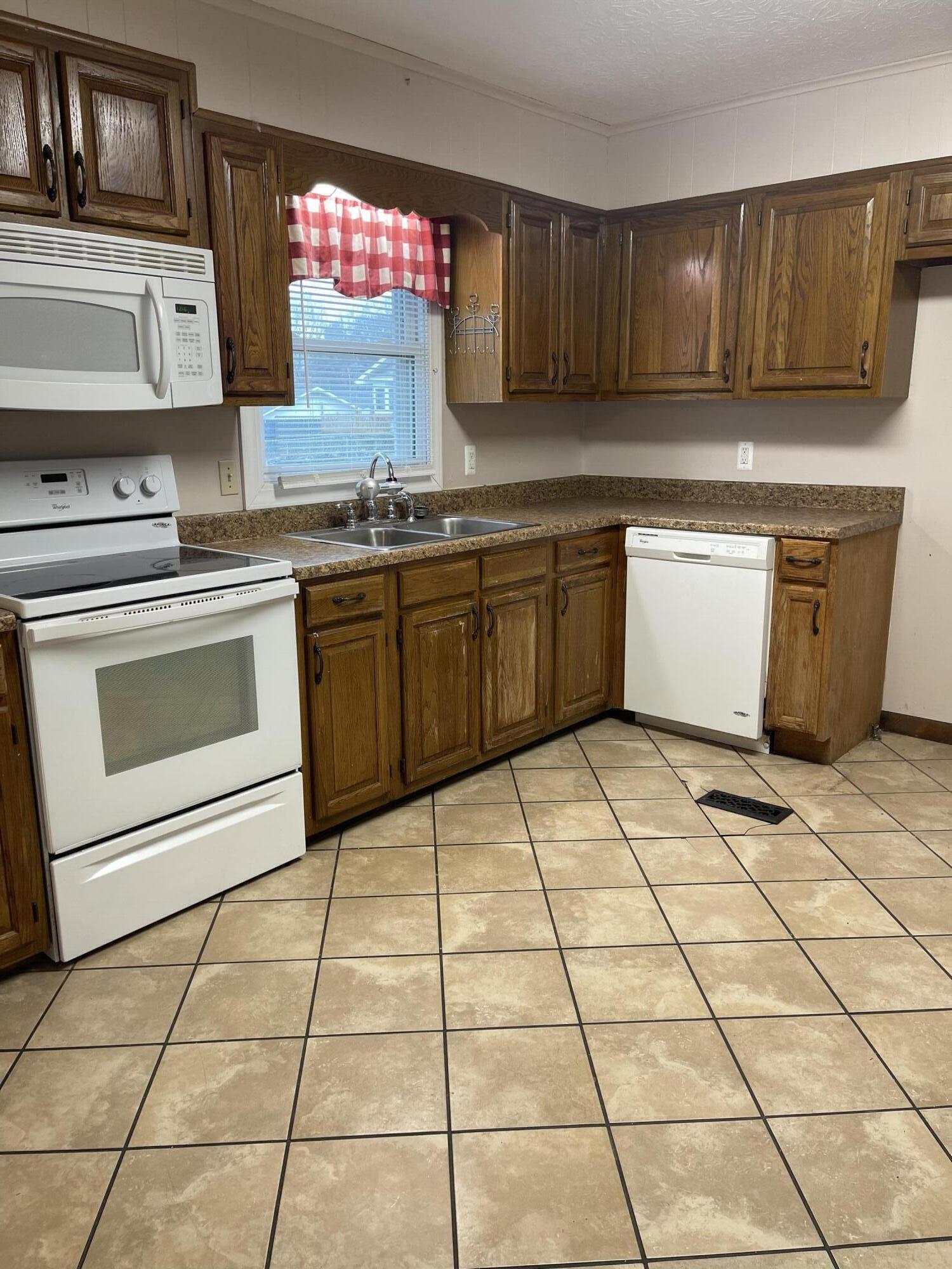 579 Fraley Avenue Duffield, VA 24244 - Photo 4 of 23 8CA68BC7-A618-40DB-A6CB-356D2D0EF128