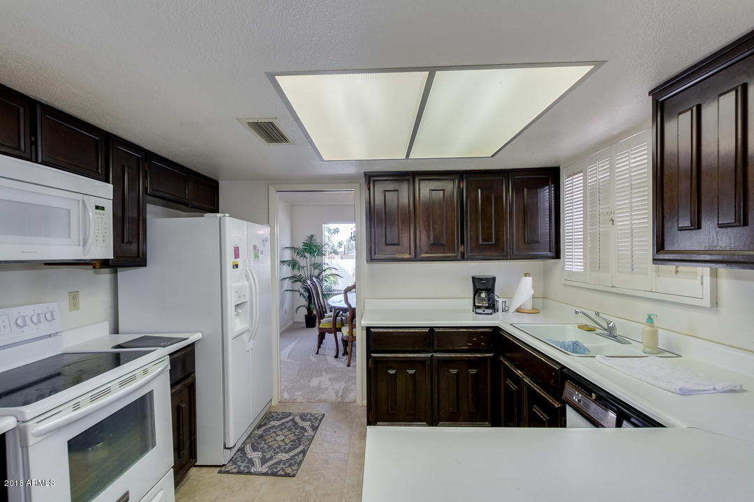 36 East Piping Rock Road Phoenix, AZ 85022 - Photo 11 of 39 Kitchen