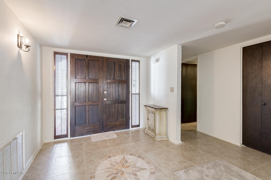 36 East Piping Rock Road Phoenix, AZ 85022 - Photo 8 of 39 Foyer