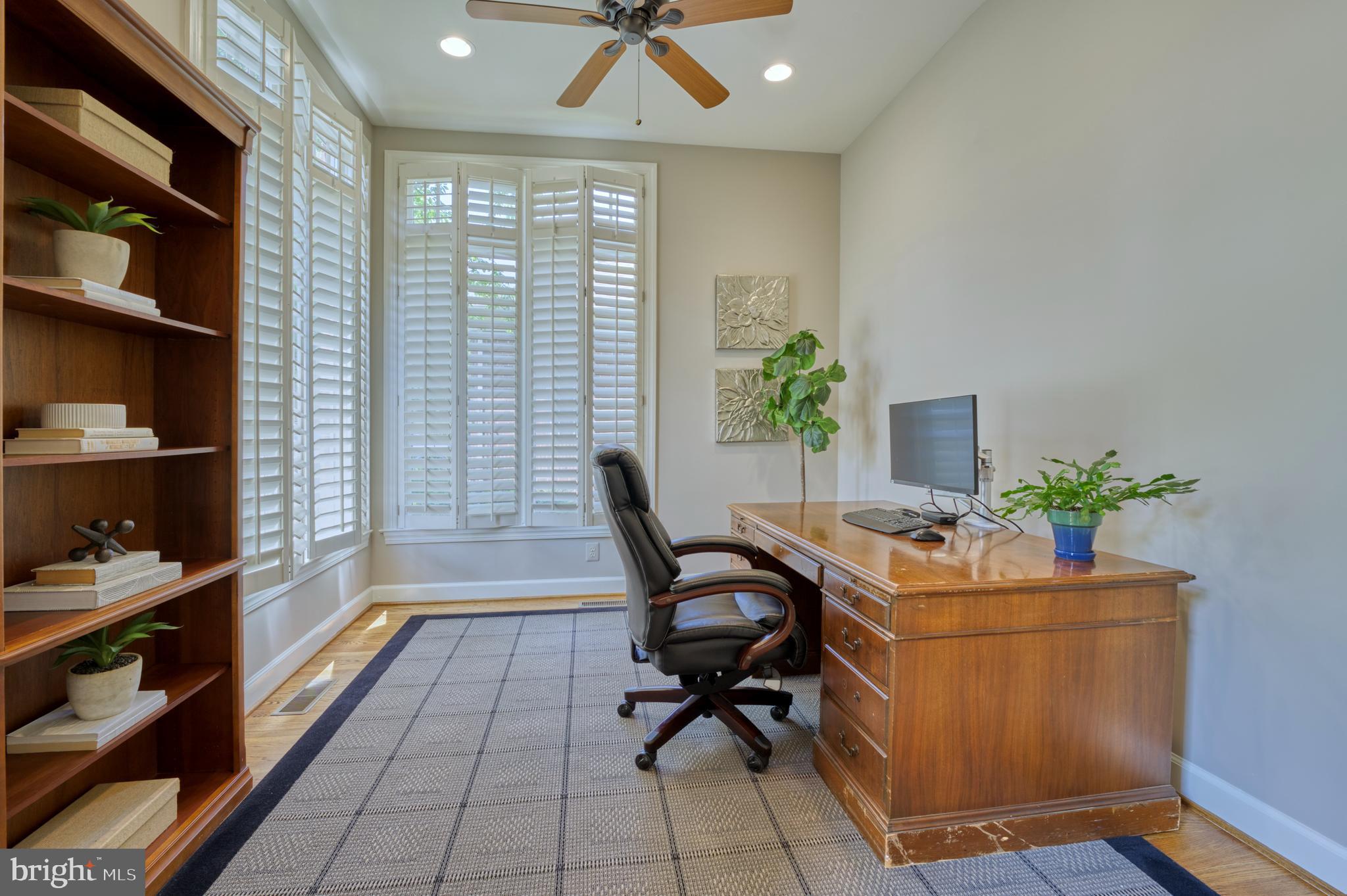 11098 Whitstone Place Reston, VA 20194 - Photo 19 of 76 Library