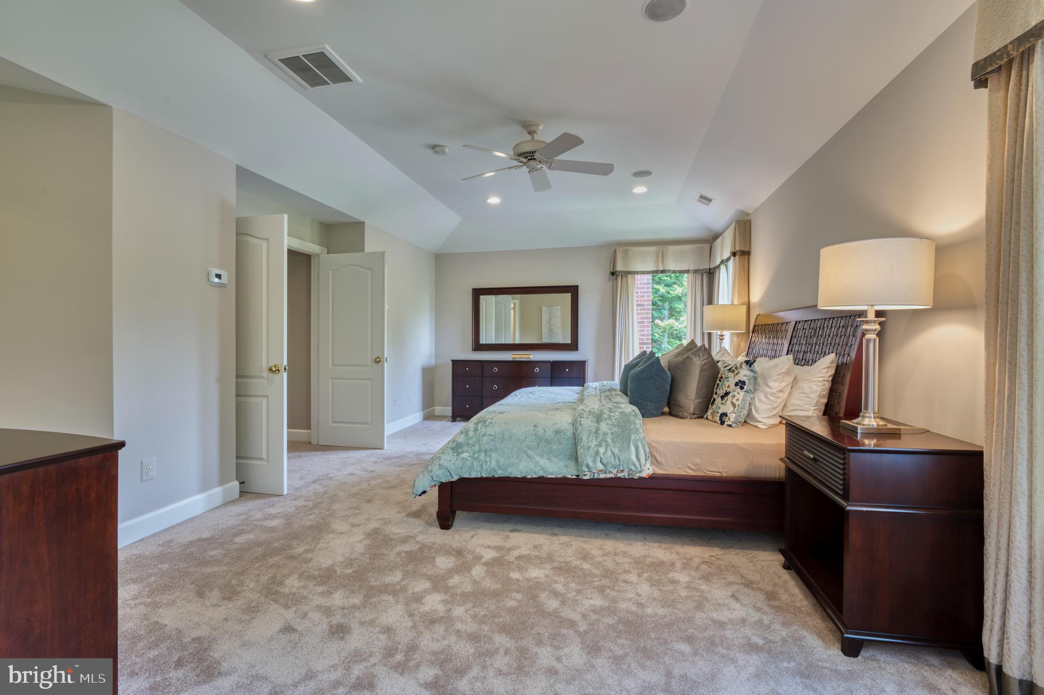 11098 Whitstone Place Reston, VA 20194 - Photo 26 of 76 Primary Suite