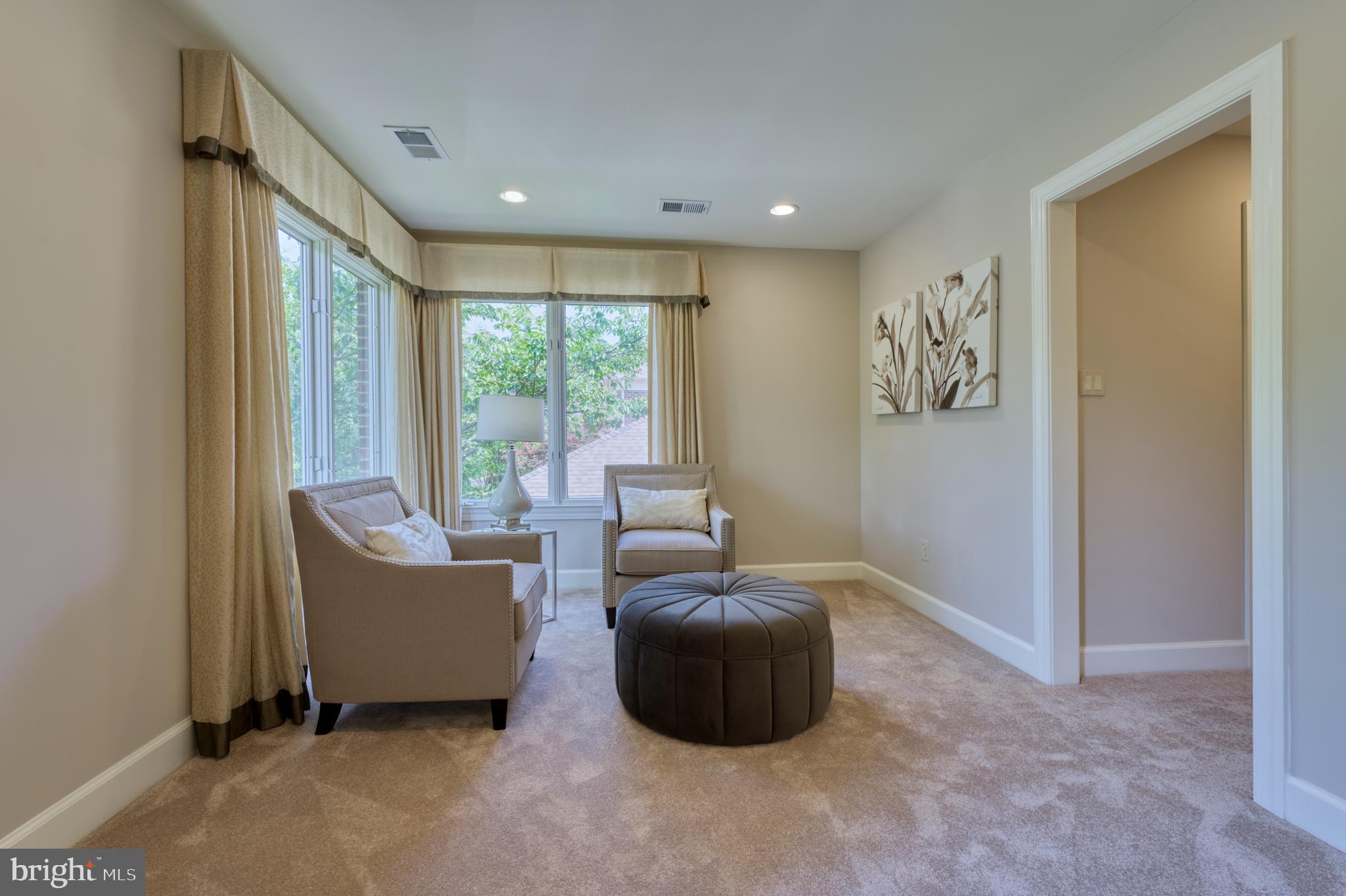 11098 Whitstone Place Reston, VA 20194 - Photo 27 of 76 Primary Suite Sitting Room