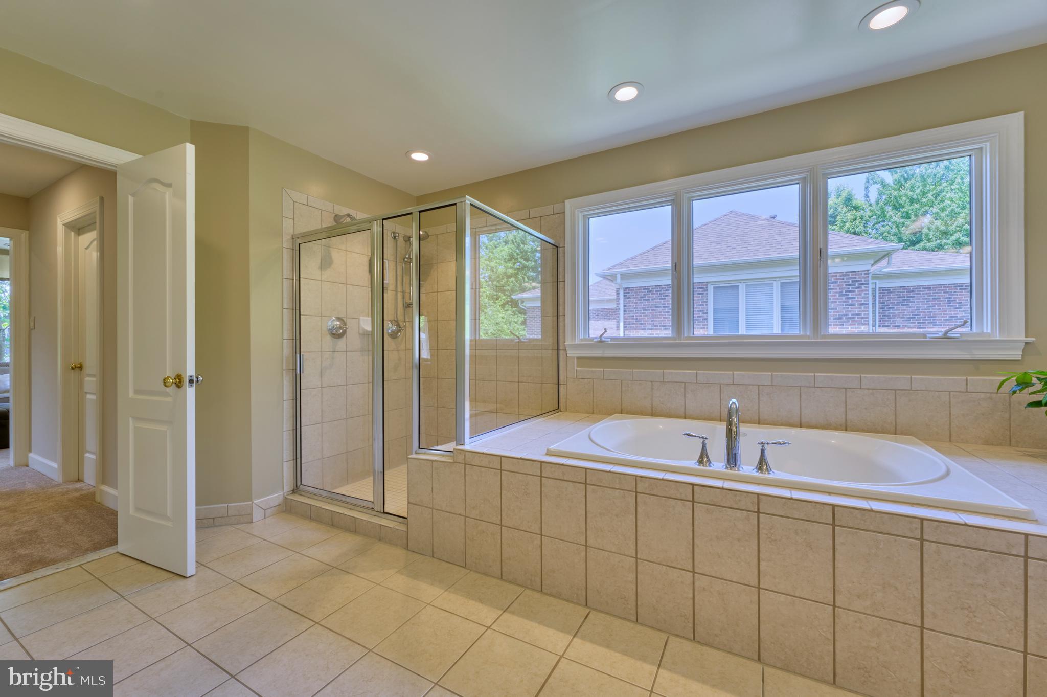 11098 Whitstone Place Reston, VA 20194 - Photo 30 of 76 Primary Bath