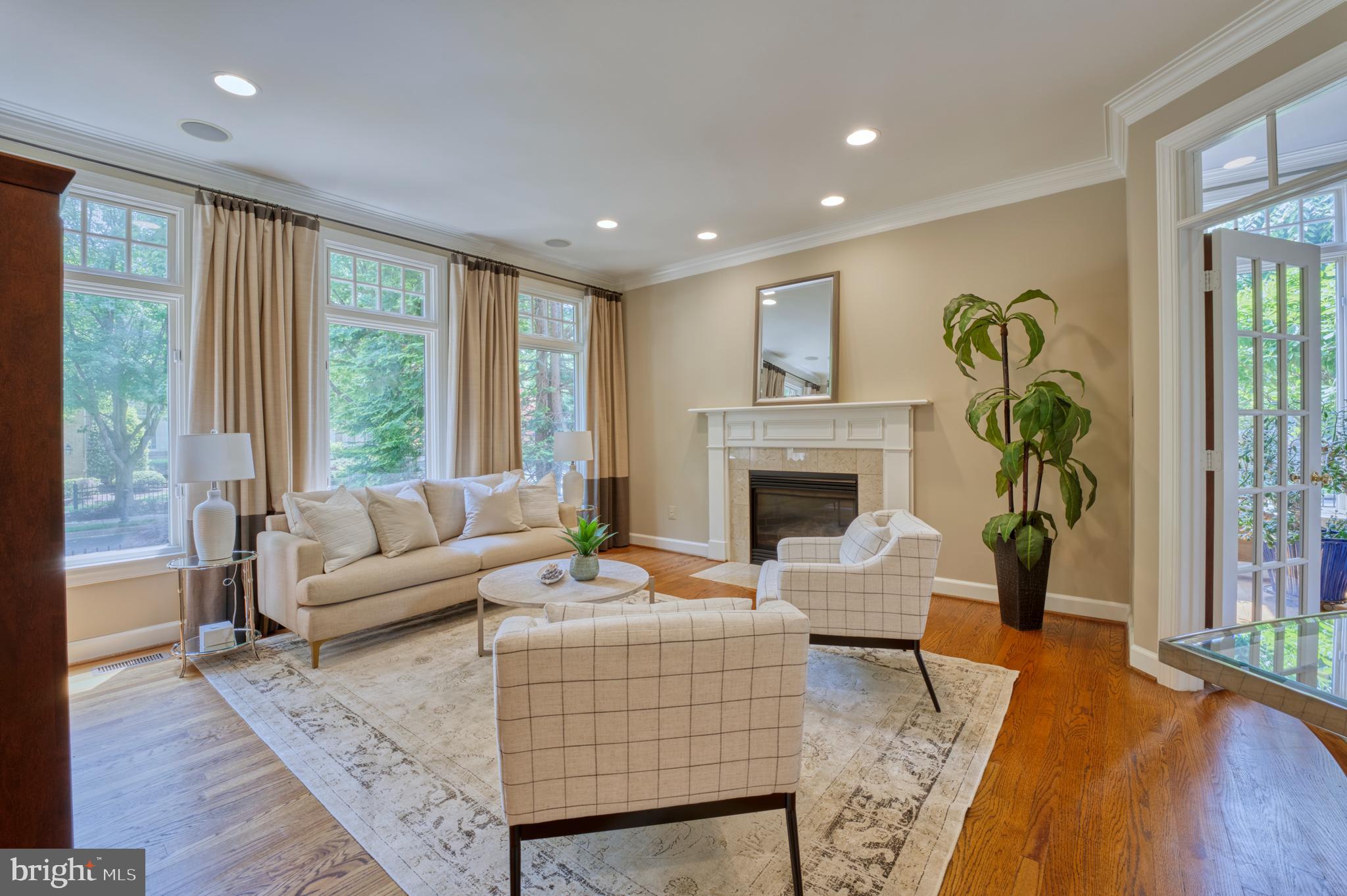 11098 Whitstone Place Reston, VA 20194 - Photo 3 of 76 Living Room