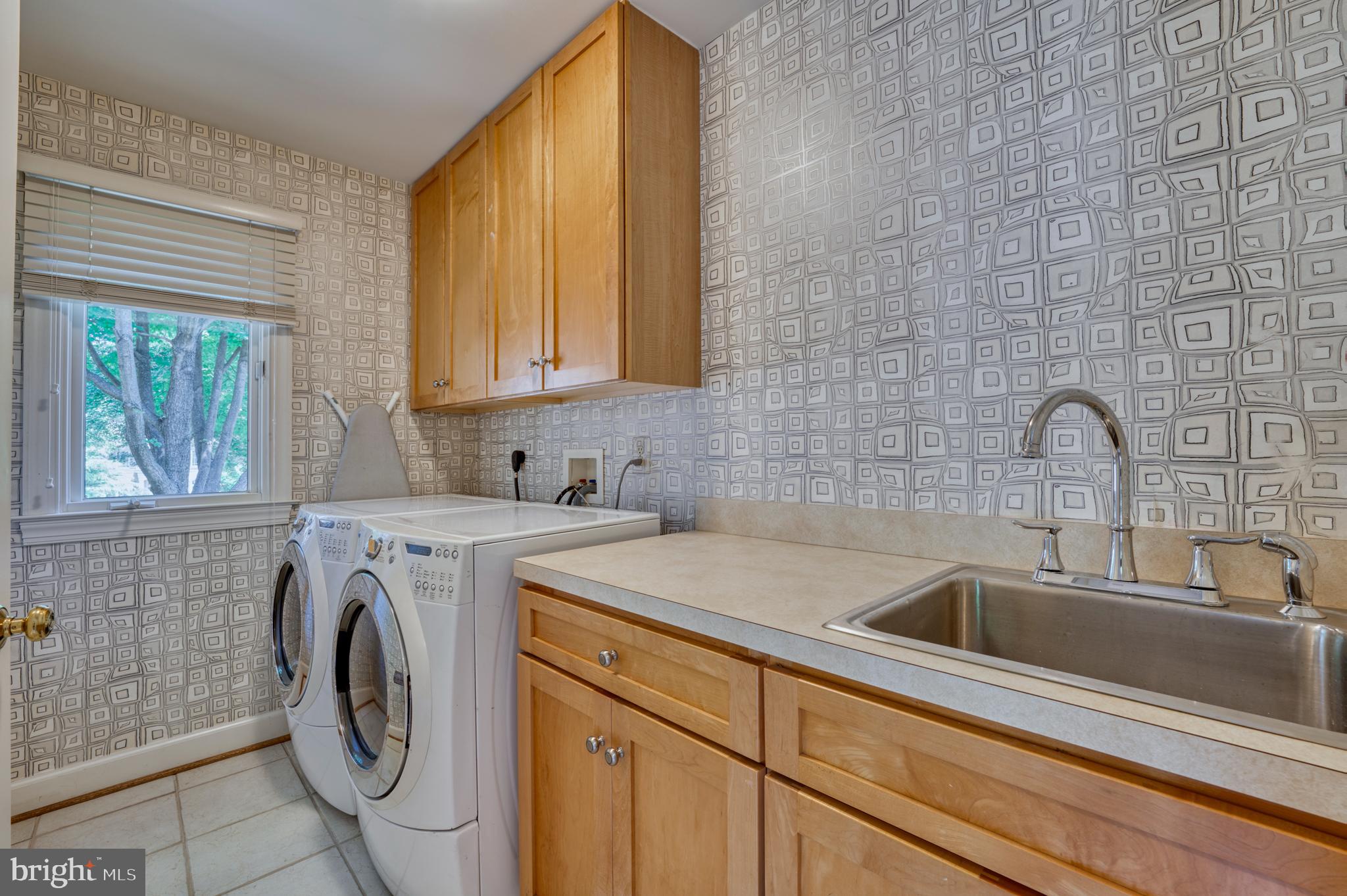 11098 Whitstone Place Reston, VA 20194 - Photo 43 of 76 Laundry Room