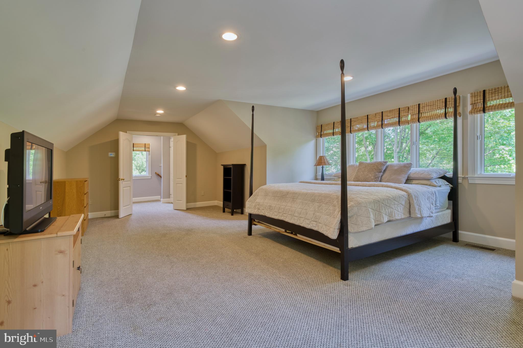 11098 Whitstone Place Reston, VA 20194 - Photo 45 of 76 Private Suite