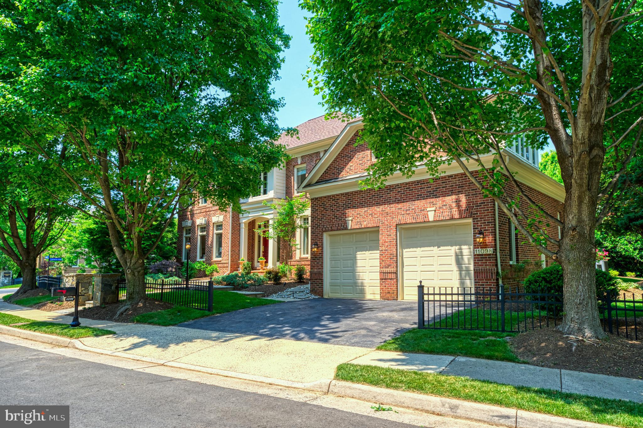 11098 Whitstone Place Reston, VA 20194 - Photo 75 of 76 Front Angle - Garage