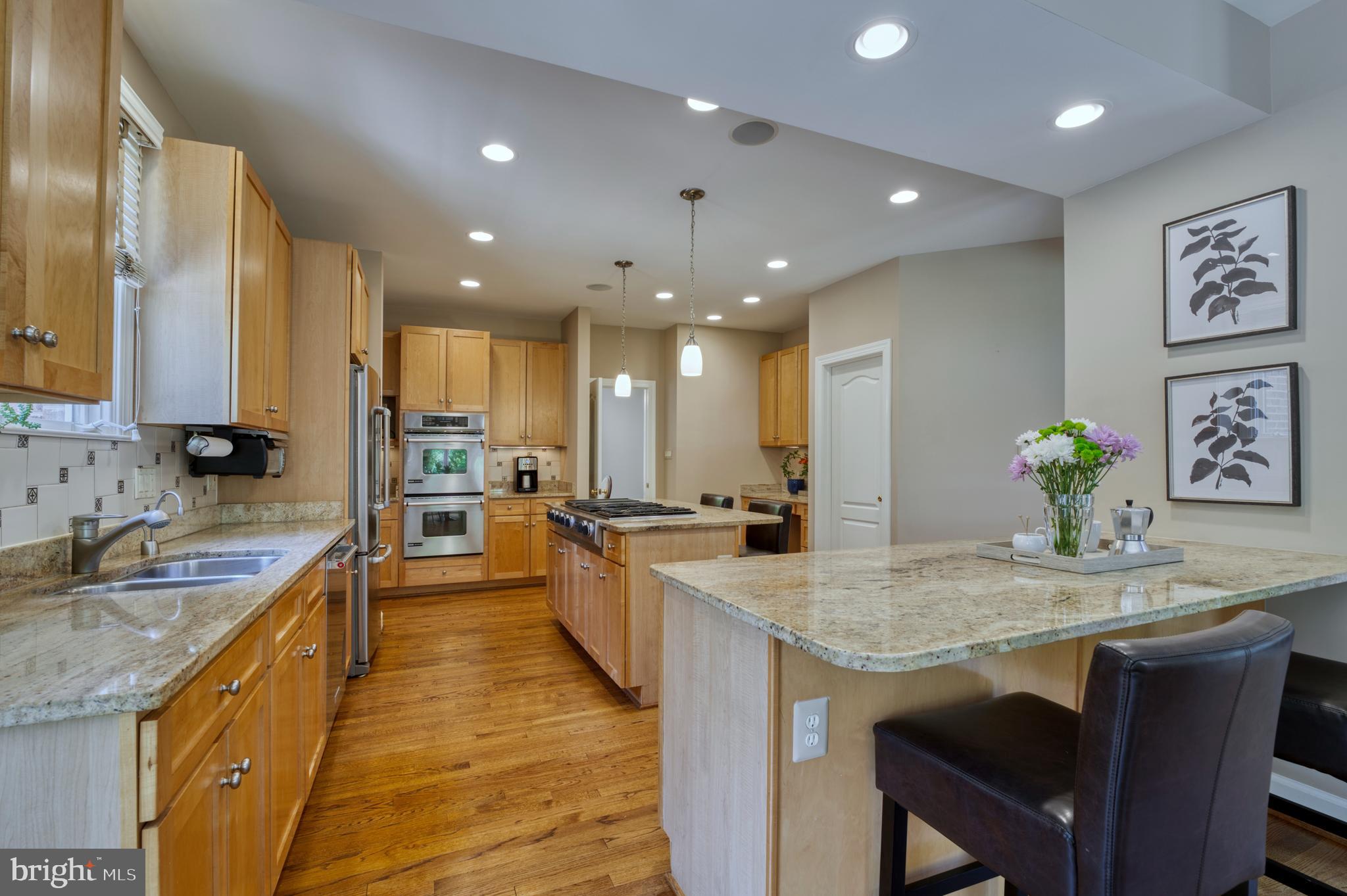 11098 Whitstone Place Reston, VA 20194 - Photo 9 of 76 Kitchen