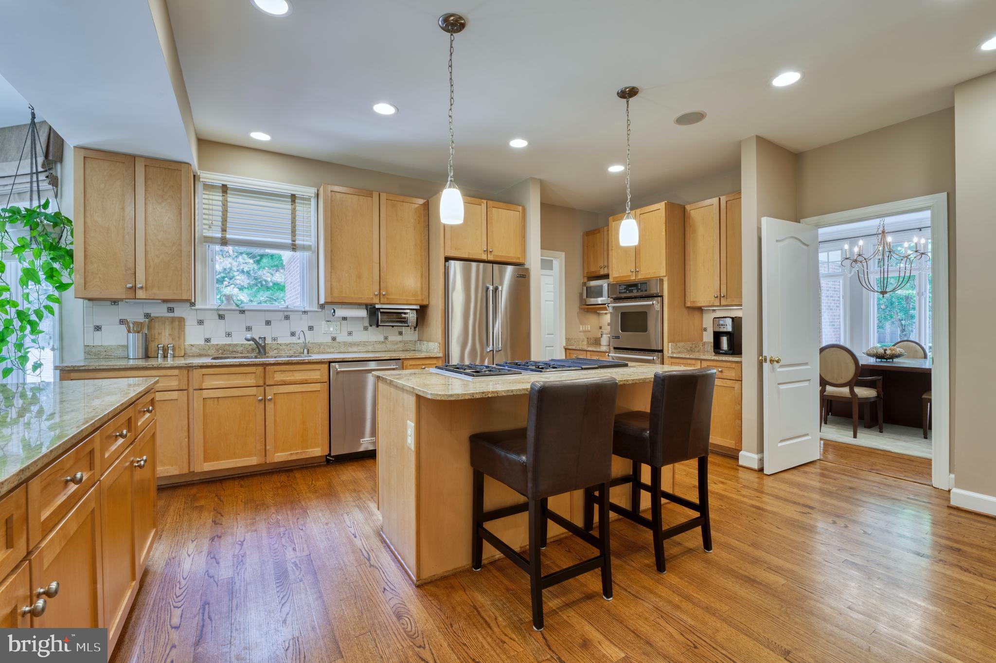 11098 Whitstone Place Reston, VA 20194 - Photo 10 of 76 Kitchen