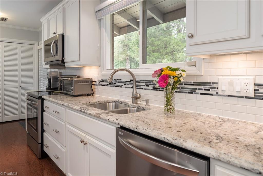 405 Guilford Road Jamestown, NC 27282 - Photo 12 of 30 Gallery Image 12