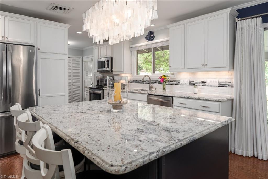 405 Guilford Road Jamestown, NC 27282 - Photo 9 of 30 Gallery Image 9