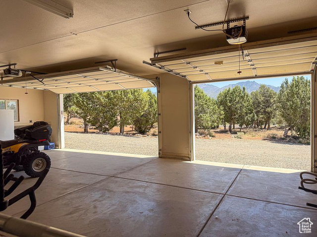 425 East Mule Deer Road Central, UT 84722 - Photo 49 of 72 Garage with a garage door opener