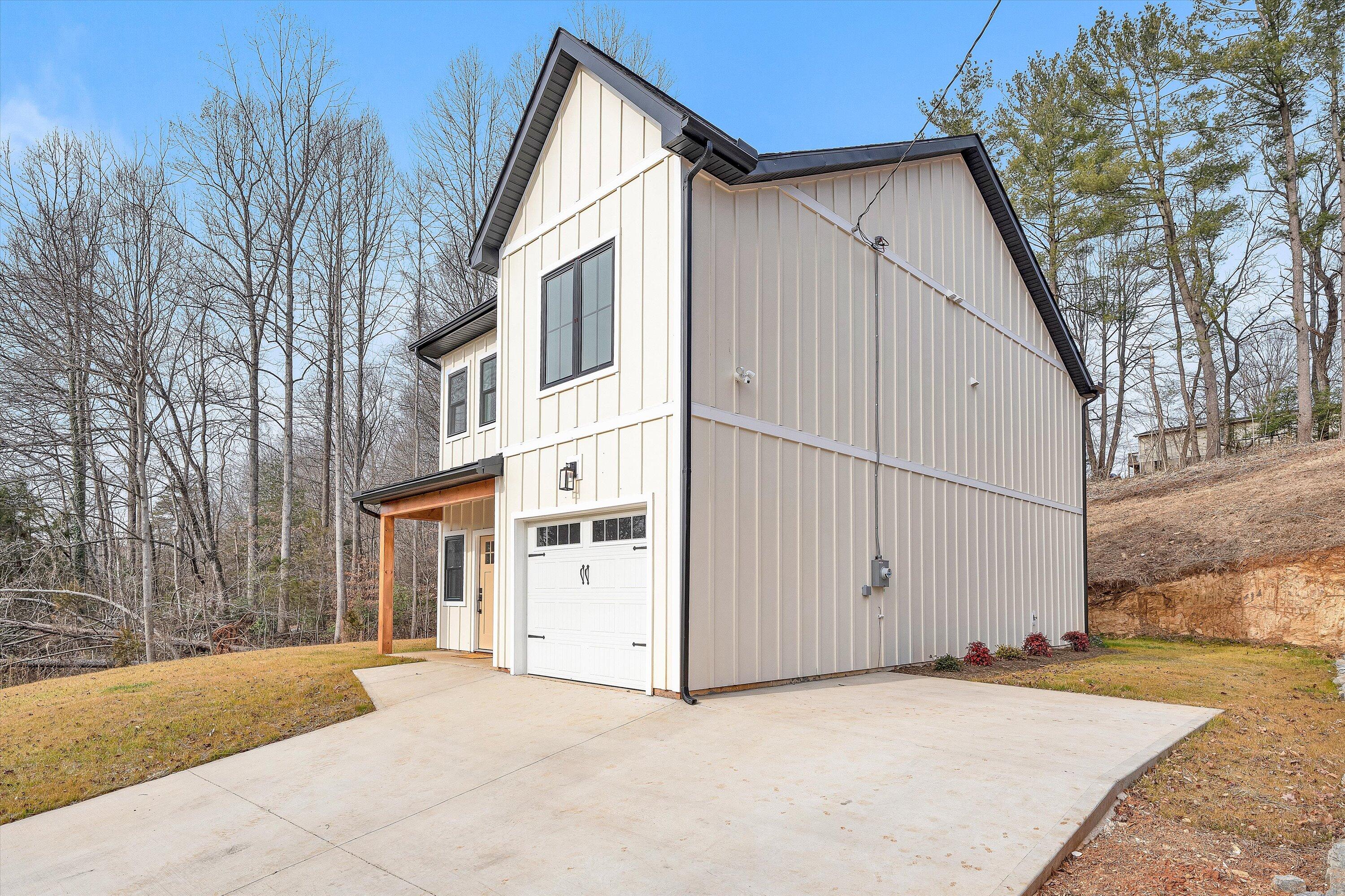 300 Anderson Street Rocky Mount, VA 24151 - Photo 3 of 40 300 Anderson Street