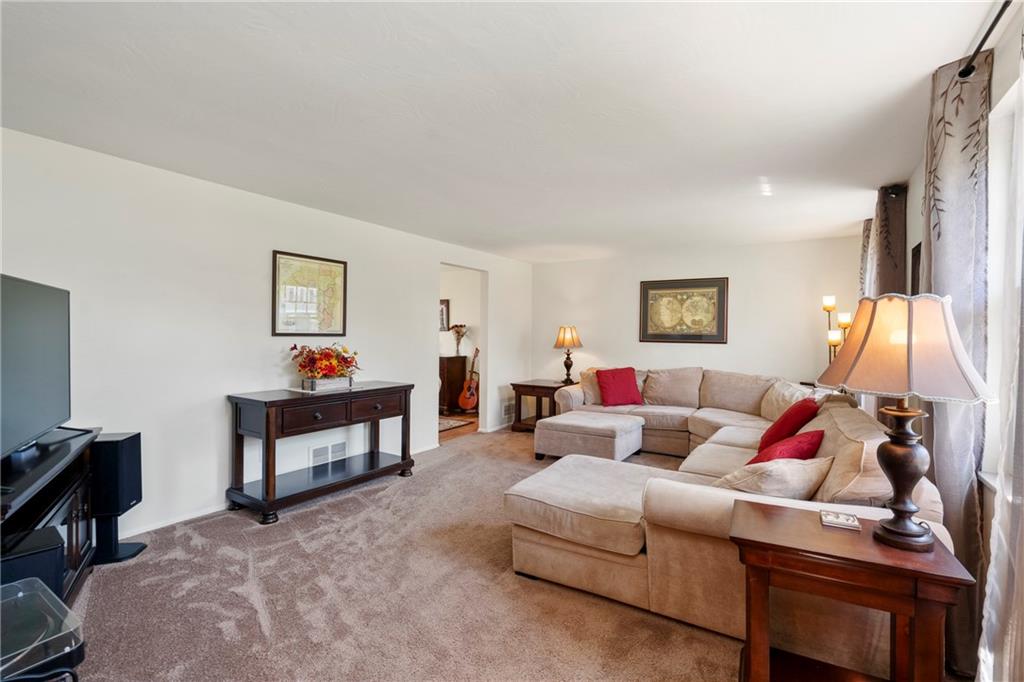 9320 Timber Trail Pittsburgh, PA 15237 - Photo 4 of 37