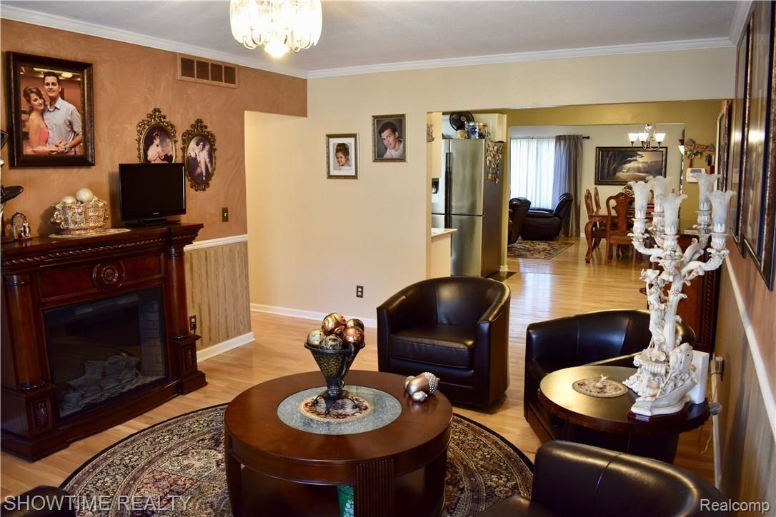 2350 Gerald Avenue Rochester, MI 48307 - Photo 9 of 27 DSC_0407.jpg