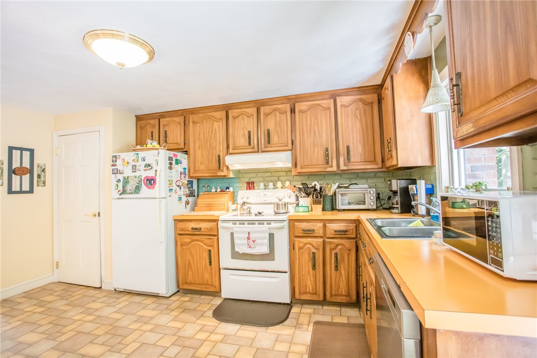 24 Sprucebrook Road Scituate, RI 02857 - Photo 15 of 41