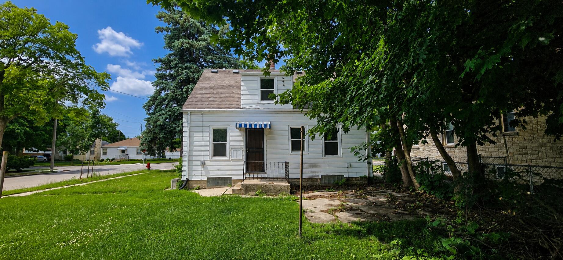 4902 North 19th Street Milwaukee, WI 53209 - Photo 16 of 23 Spacious yard
