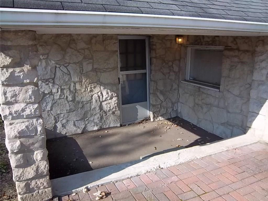 834 East Thompson Road Indianapolis, IN 46227 - Photo 4 of 11 Gallery Image 4