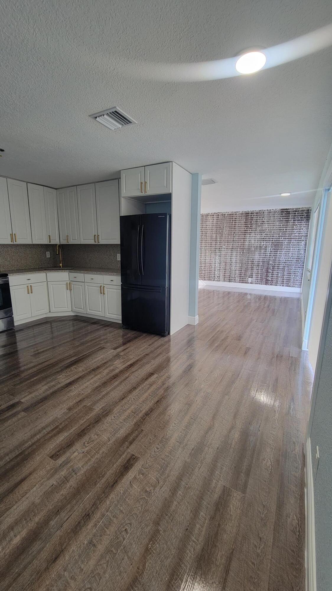 128 Davis Road Palm Springs, FL 33461 - Photo 14 of 28 20231205_112424