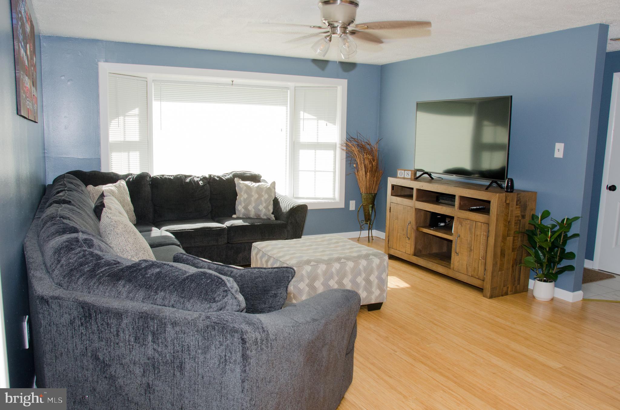 1513 Nicholas Road Waldorf, MD 20601 - Photo 7 of 20 Huge Living Room