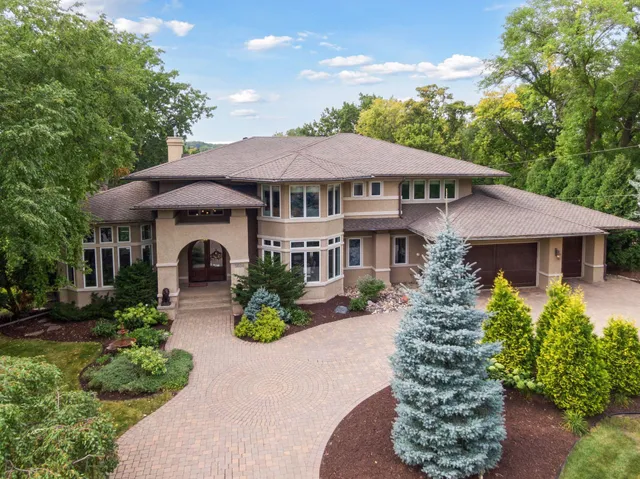 $2,100,000 | 5600 Parkwood Lane, Edina, MN 55436