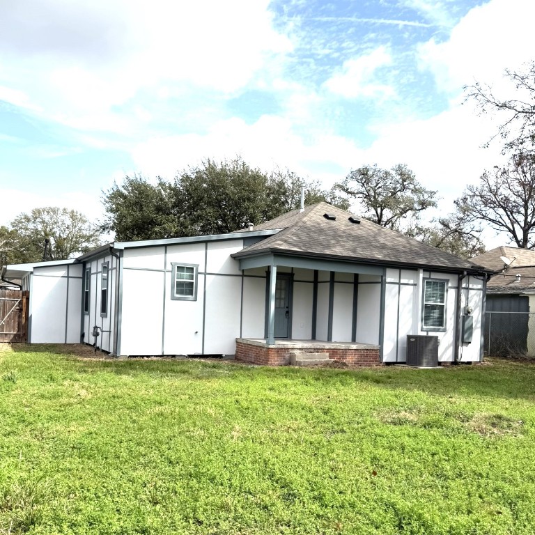 4510 Kingsbury Street Houston, TX 77021 - Photo 13 of 13 Backyard