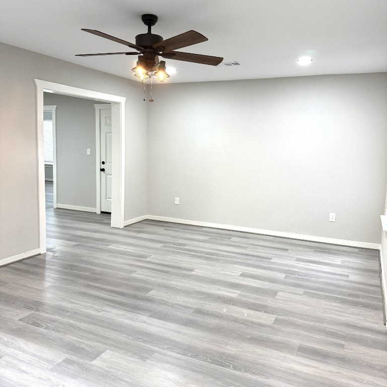 4510 Kingsbury Street Houston, TX 77021 - Photo 3 of 13 Living room