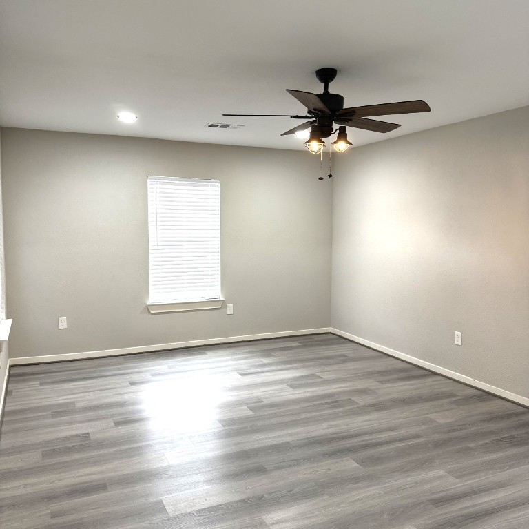 4510 Kingsbury Street Houston, TX 77021 - Photo 4 of 13 Living Room