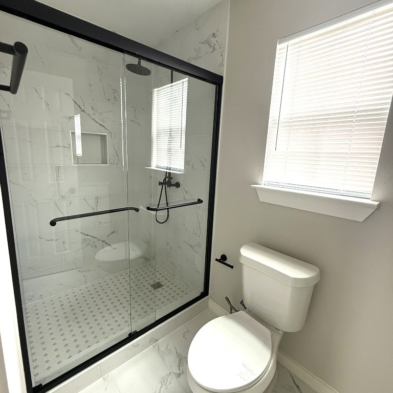 4510 Kingsbury Street Houston, TX 77021 - Photo 9 of 13 Bathroom with Shower