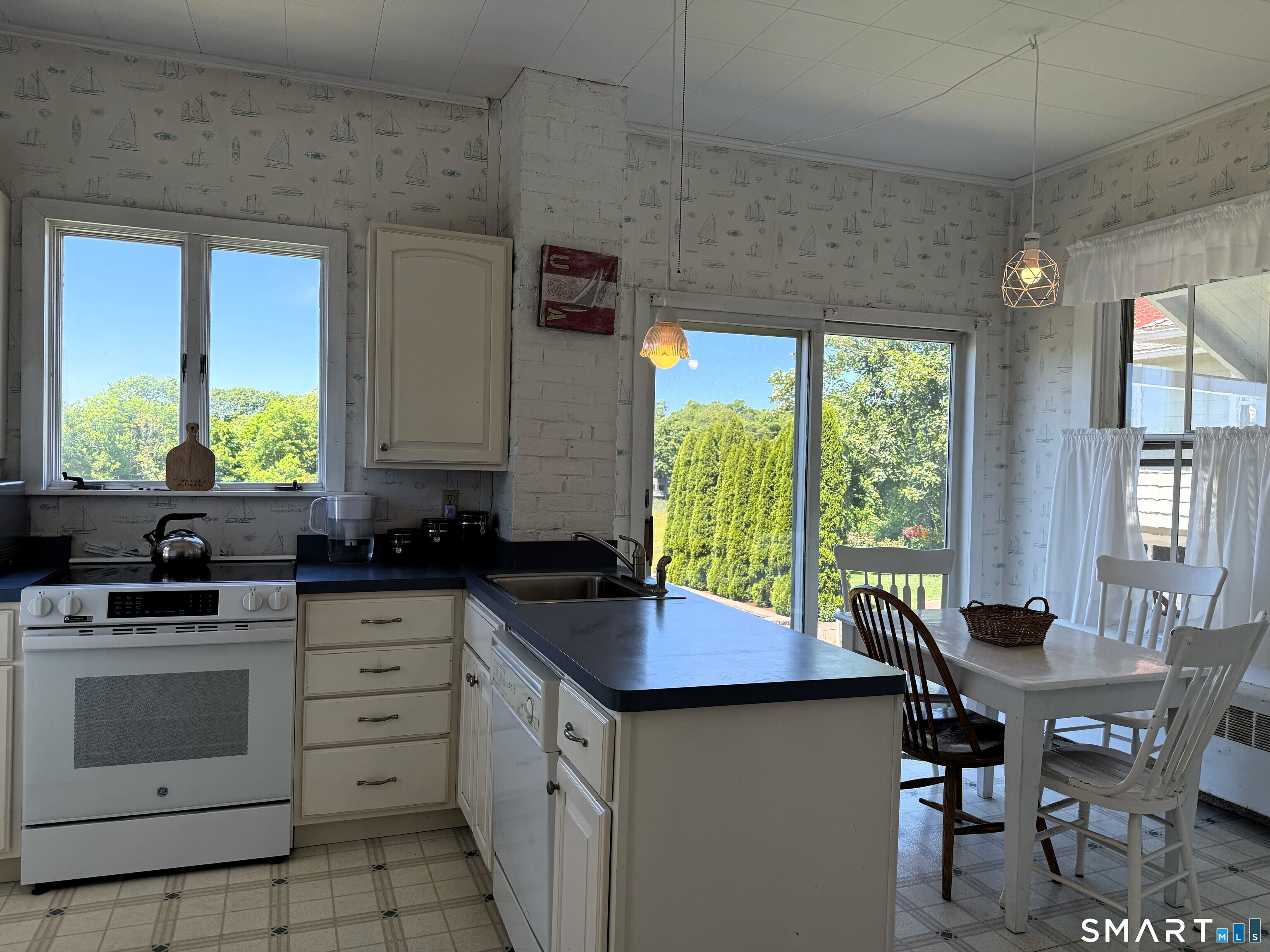 18 Prospect Hill Road Branford, CT 06405 - Photo 10 of 21