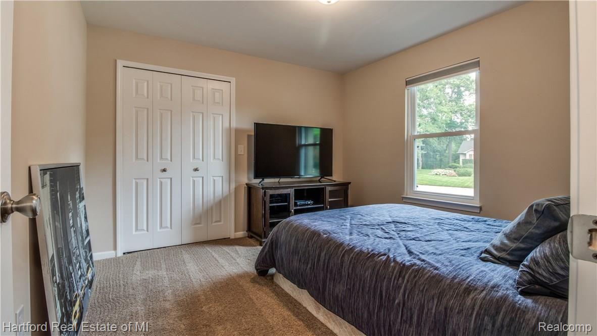 3191 Smugglers Ridge Walled Lake, MI 48390 - Photo 15 of 25 Bedroom 2