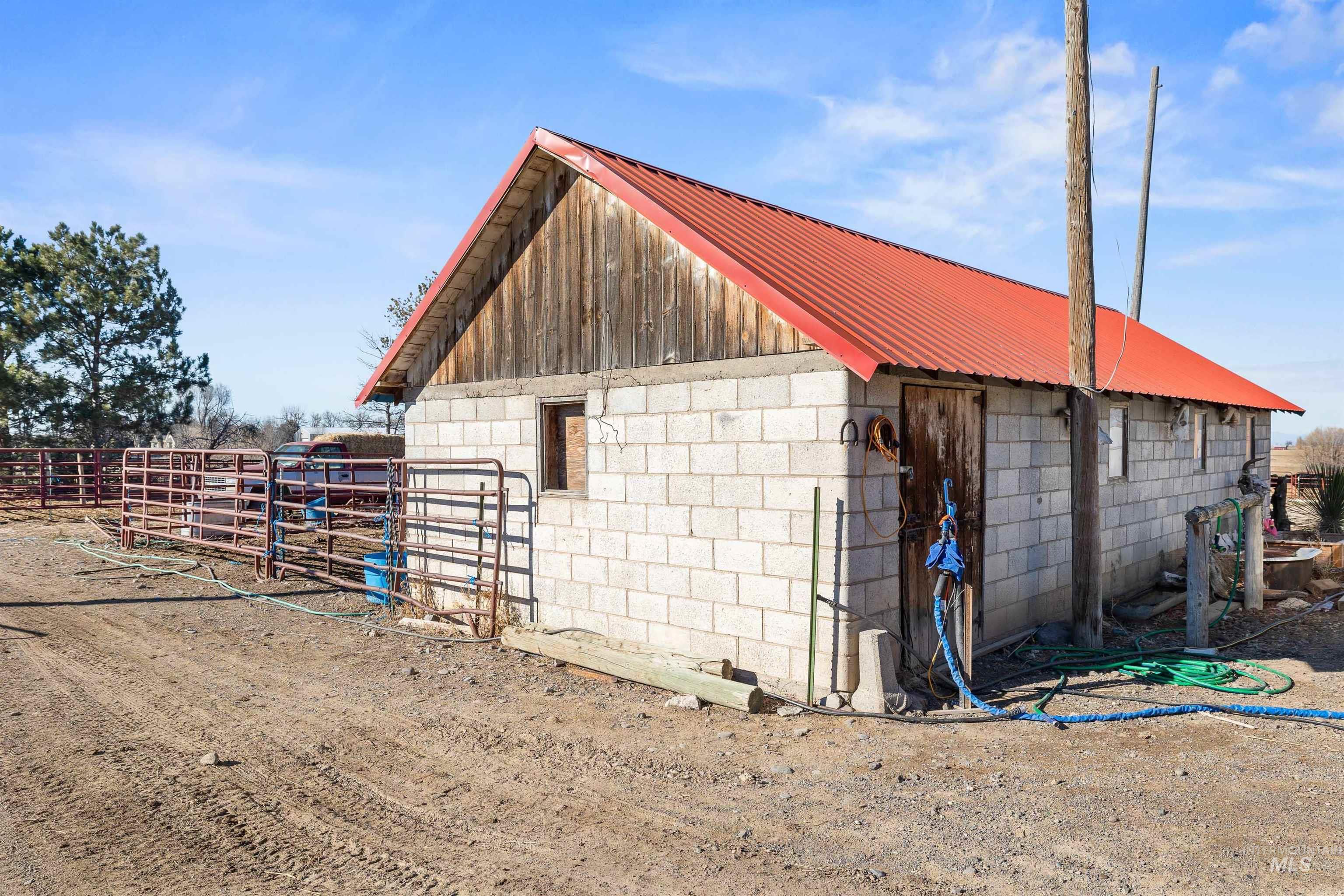 1898 East 3700th Street North Filer, ID 83328 - Photo 23 of 40 View of outbuilding with an exterior structure