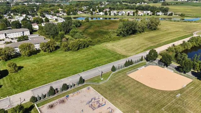 $199,500 | 1801 Pryor Avenue North, Glencoe, MN 55336