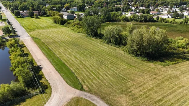 $199,500 | 1801 Pryor Avenue North, Glencoe, MN 55336