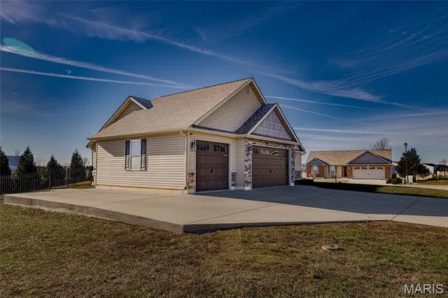 $380,000 | 456 North Haven Drive, Farmington, MO 63640