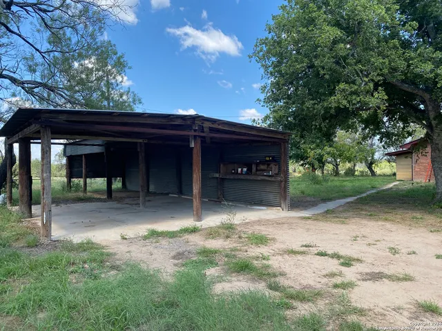 $1,700 | 1695 Arnold Road, Poteet, TX 78065