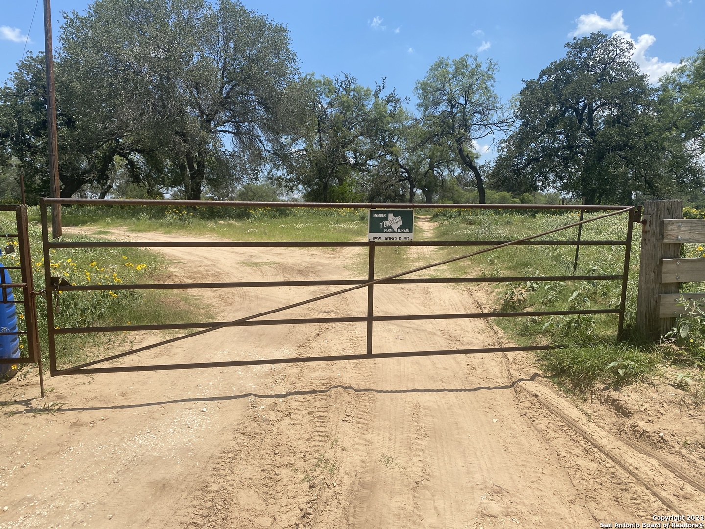 1695 Arnold Road Poteet, TX 78065 - Photo 6 of 29