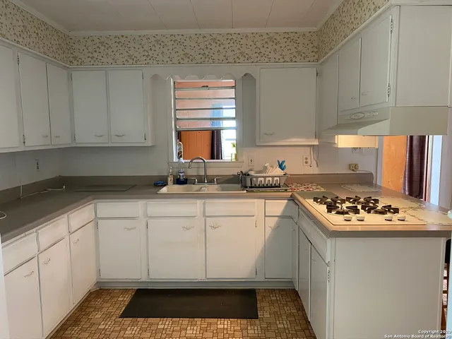 $1,700 | 1695 Arnold Road, Poteet, TX 78065