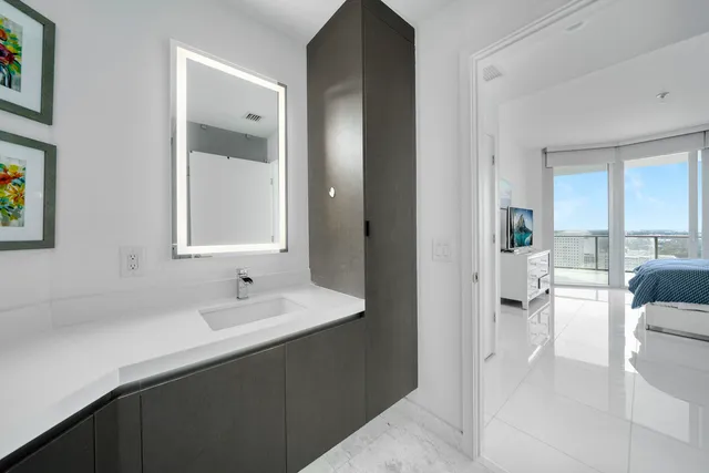 a en suite bathroom with a sink and a mirror