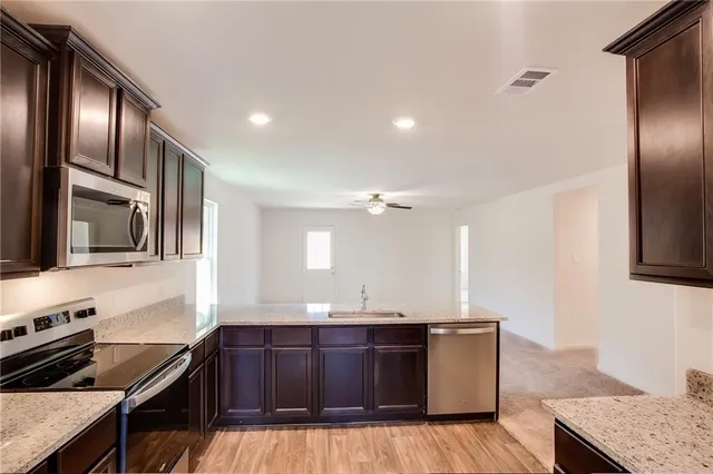 $1,495 | 1012 Riverdale Cove, Jarrell, TX 76537