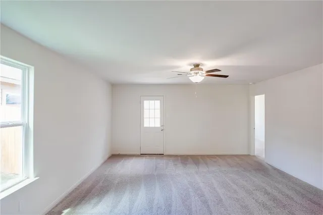 $1,495 | 1012 Riverdale Cove, Jarrell, TX 76537