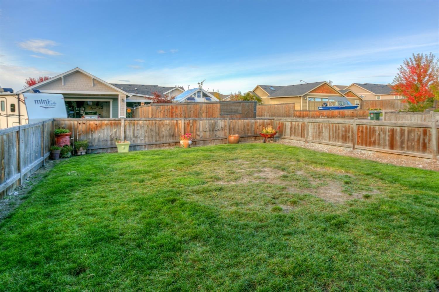 569 Barton Road Eagle Point, OR 97524 - Photo 20 of 23 Spacious & fenced backyard.
