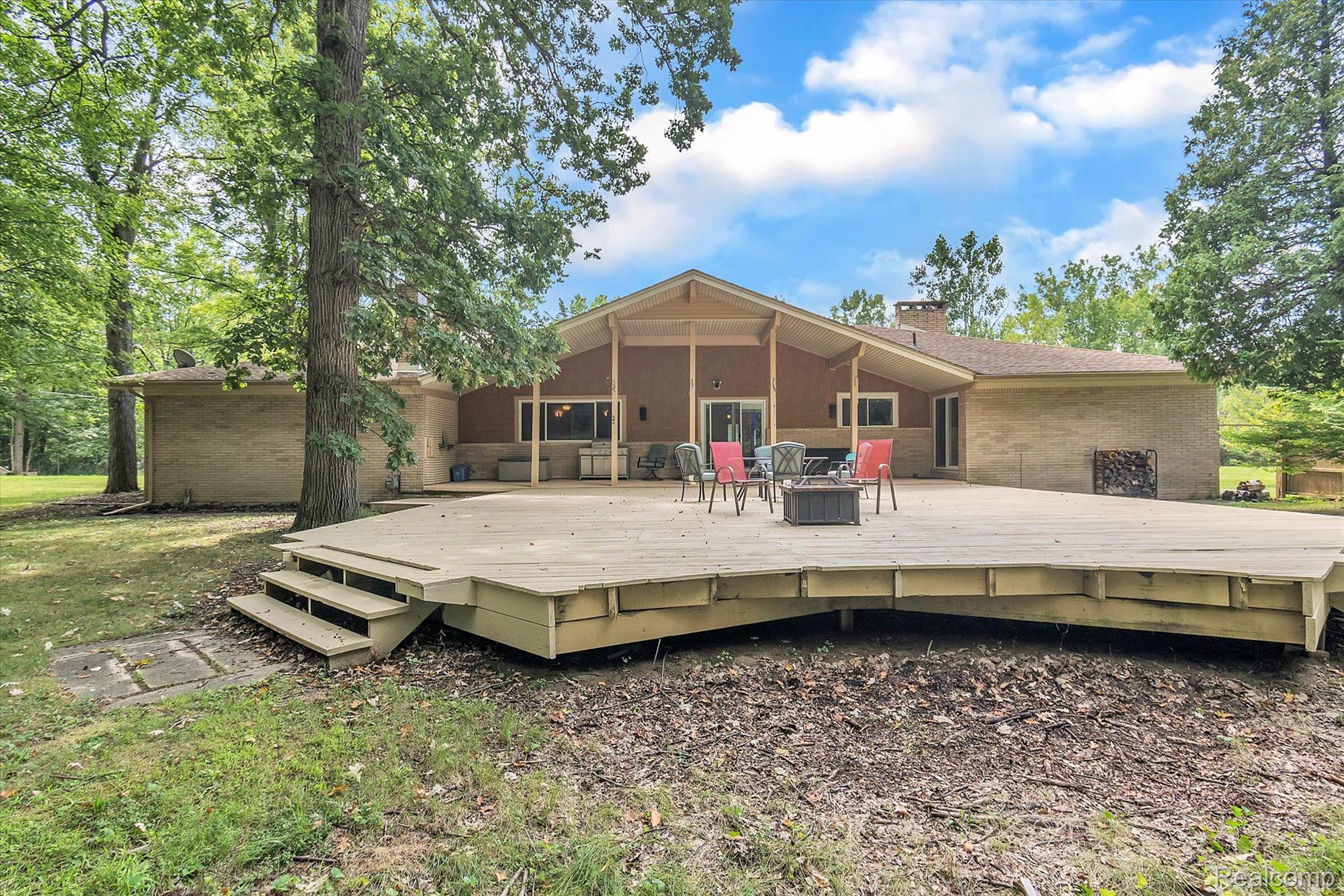 9055 Morton Taylor Road Belleville, MI 48111 - Photo 11 of 55 BACKYARD/DECK
