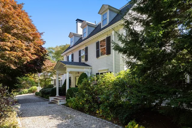 a house view with a outdoor space