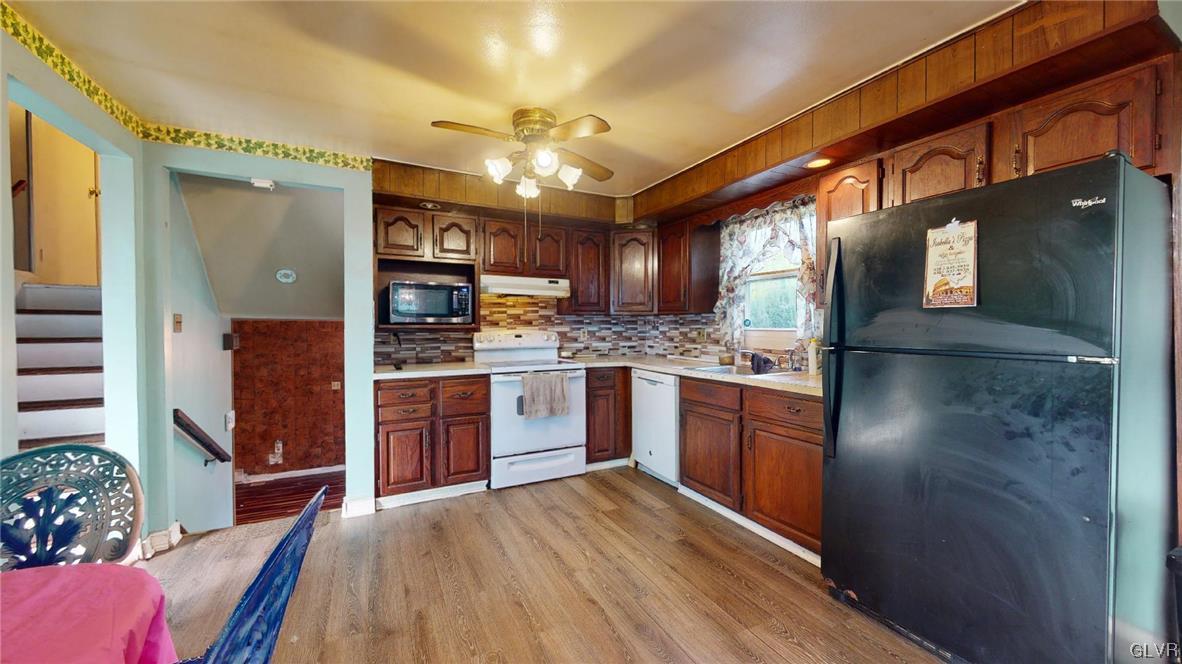 8044 Airport Road Bath, PA 18014 - Photo 9 of 40 Kitchen