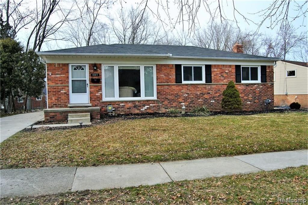 1257 Maple Drive Rochester, MI 48307 - Photo 2 of 23